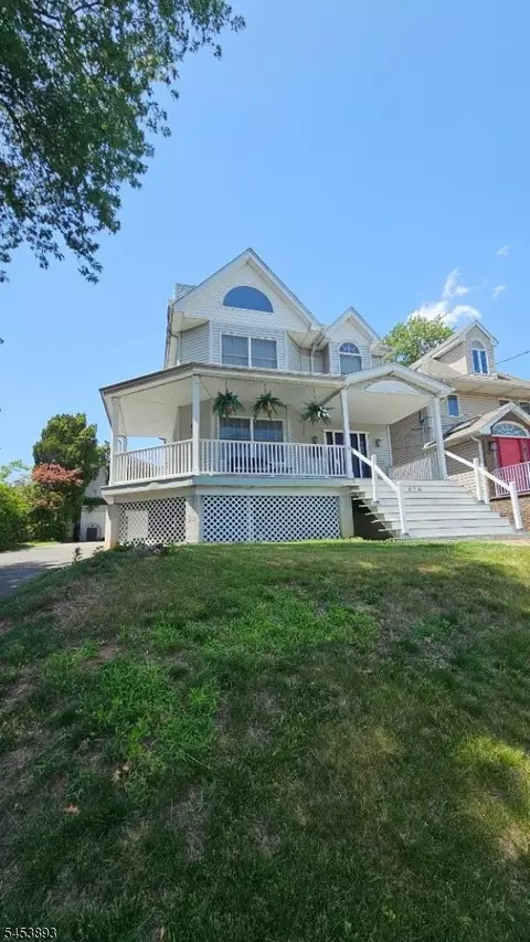 616 Hackensack St, Carlstadt, NJ 07072