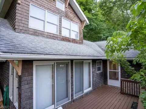 118 Lakeside Dr, Belvidere, NJ 07823