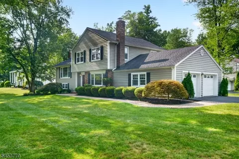4 Fox Chase Ln, Morristown, NJ 07960