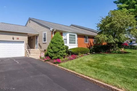 81 Brandywyne Dr, Florham Park, NJ 07932