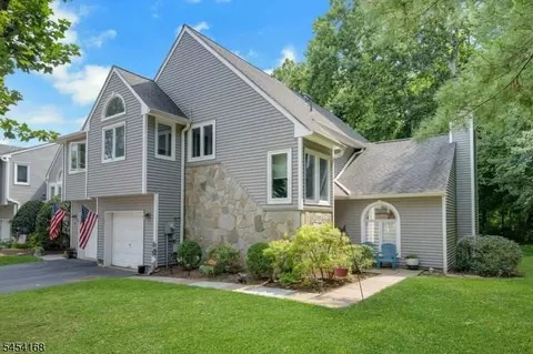 21 Braemar Dr, Rockaway, NJ 07866