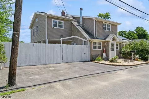 148 Mckinley Ave, Laurence Harbor, NJ 08879