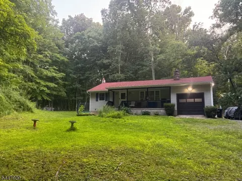 26 Red Hill Rd, Montague, NJ 07827