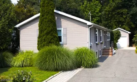 8 Martin Rd, Verona, NJ 07044