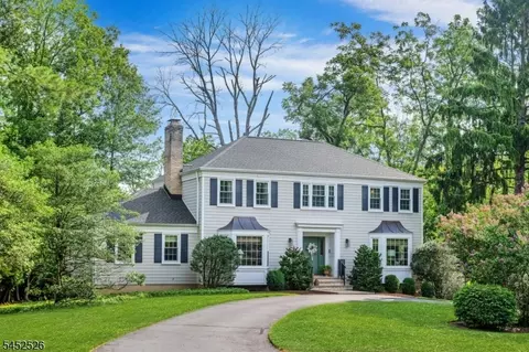 5 Oechsner Ct, Berkeley Heights, NJ 07922