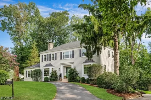 5 Oechsner Ct, Berkeley Heights, NJ 07922 photo 2