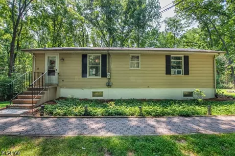 914 Aspen Dr, Newton, NJ 07860