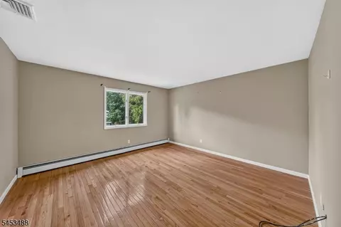 Living - 163 Oldham Rd, Wayne, NJ 07470 photo 2 of 2