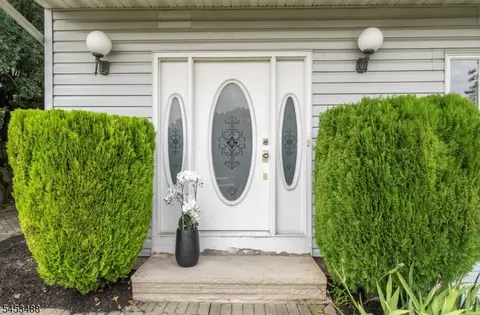 Entry Way - 163 Oldham Rd, Wayne, NJ 07470 photo 1 of 3