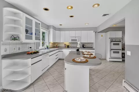 Kitchen - 163 Oldham Rd, Wayne, NJ 07470 photo 3 of 4
