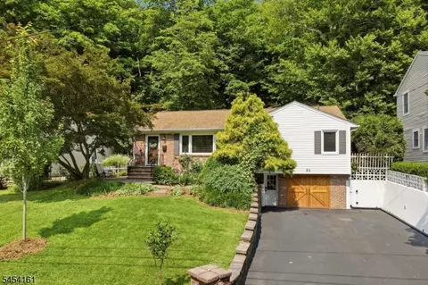 31 Truman Blvd, Oakland, NJ 07436