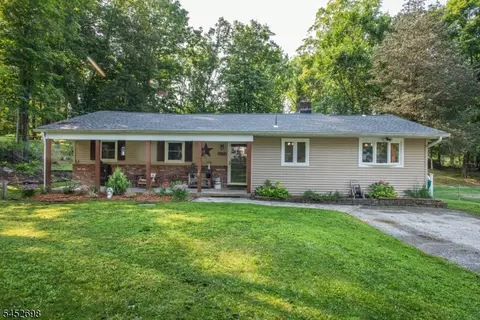 904 Crest Rd, Newton, NJ 07860
