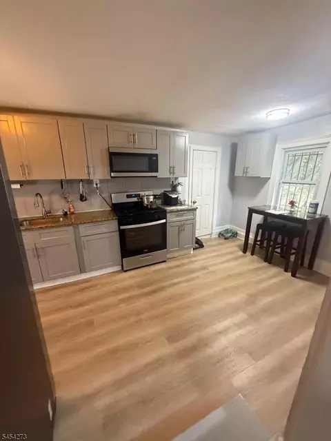 12 Thomas St, Newark, NJ 07114