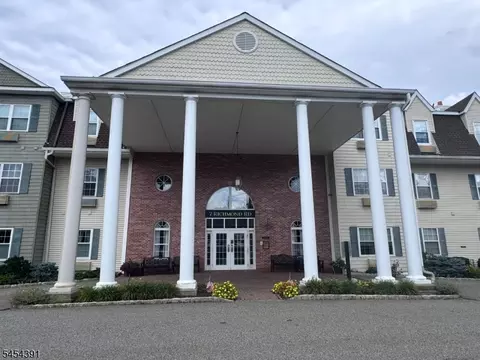 7401 Richmond Rd #401, West Milford, NJ 07480