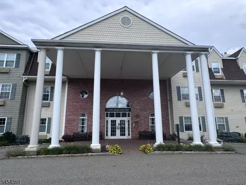 7401 Richmond Rd #401, West Milford, NJ 07480
