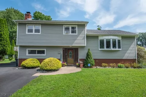 320 Horseneck Rd, Fairfield, NJ 07004
