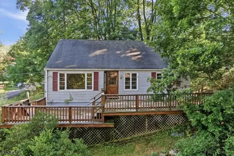 15 Roosevelt Ave, Port Murray, NJ 07865