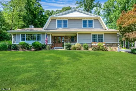 9 Old Smalleytown Rd, Warren, NJ 07059