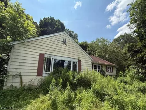 37 Hope Rd, Great Meadows, NJ 07838