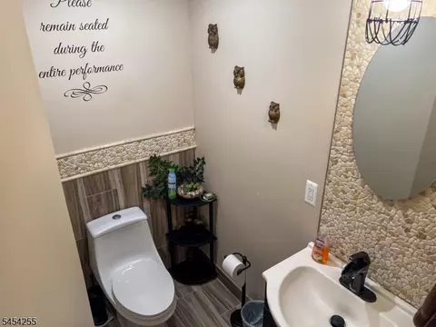 Bath - 925 Hillside Ave, Plainfield, NJ 07060 photo 1 of 5