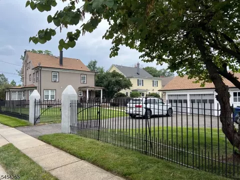 Exterior - 925 Hillside Ave, Plainfield, NJ 07060 photo 4 of 4