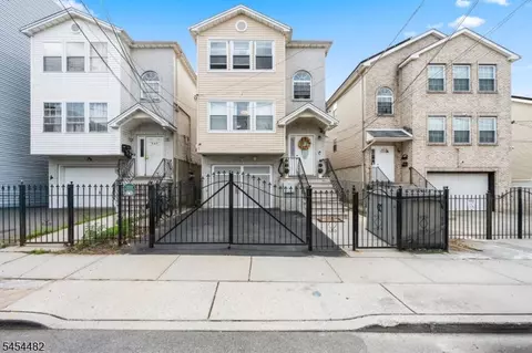 725 S 19th St, Newark, NJ 07103