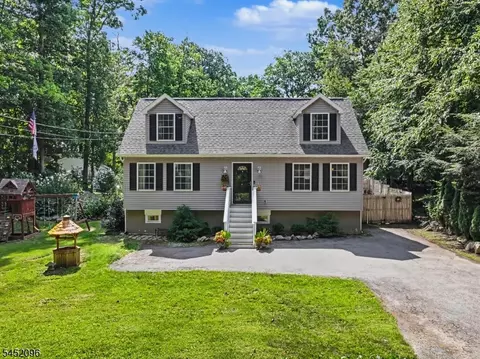 49 Lonaconing Rd, Highland Lakes, NJ 07422