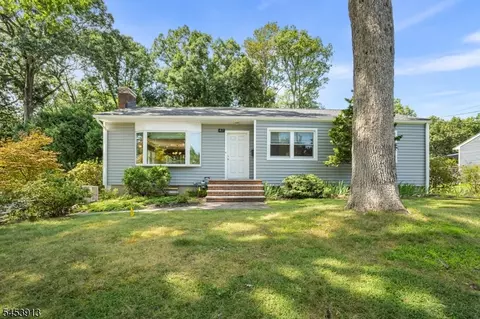 47 Ferncliff Rd, Morris Plains, NJ 07950