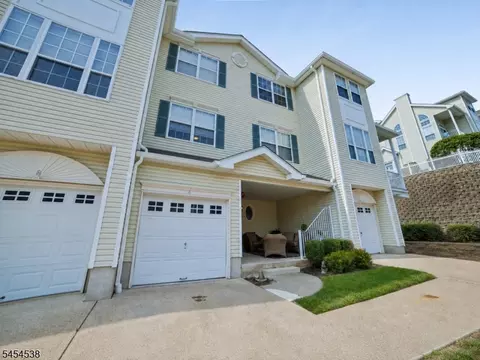 6 Hancock Dr, Morristown, NJ 07960