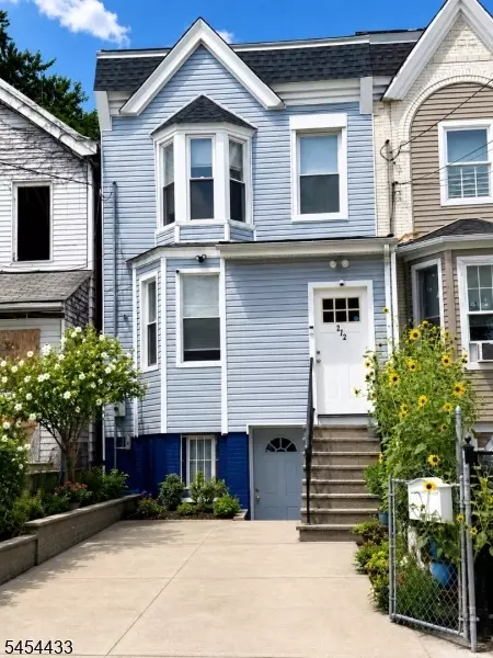 272 N 7th St, Newark, NJ 07107