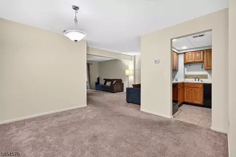92 Jamestown Rd, Basking Ridge, NJ 07920