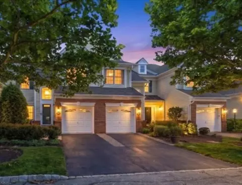 21 Chestnut Ct #11, Cedar Grove, NJ 07009