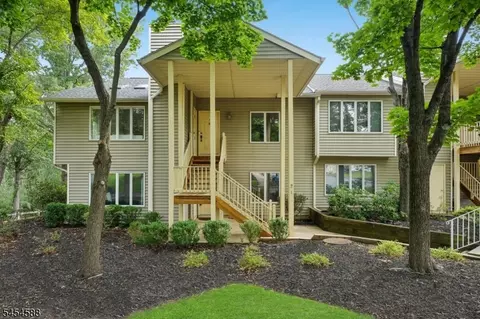 1 Westchester Ter, Annandale, NJ 08801