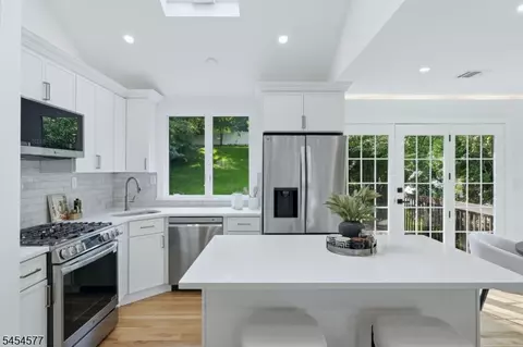34 Clark St, Summit, NJ 07901 photo 3