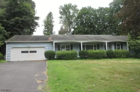 3 Mine Hill Rd, Washington, NJ 07882