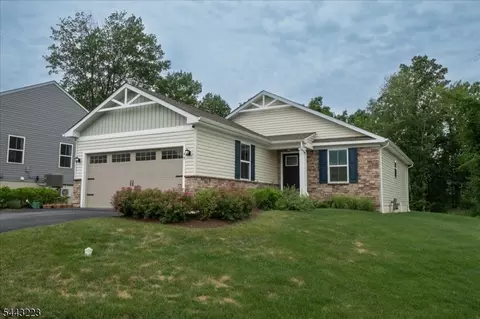 49 Coventry Rd, Hamburg, NJ 07419