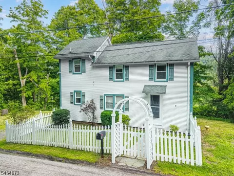 15 Laceytown Rd, Franklin, NJ 07416