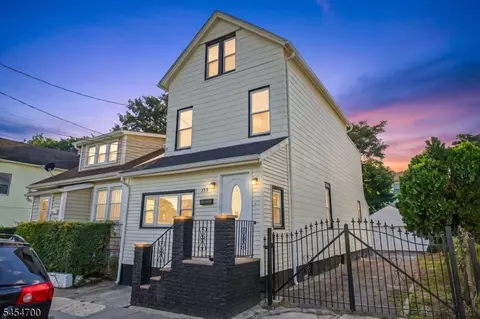 359 S 18th St, Newark, NJ 07103