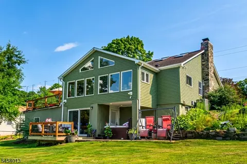 48 Lakeside Ave, Stockholm, NJ 07460