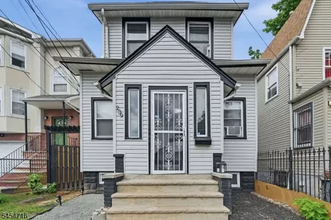 239 S 19th St, Newark, NJ 07103