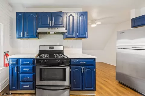 209 N 11th St, Newark, NJ 07107