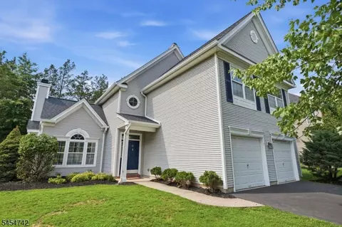 31 Bouwrey Pl, Whitehouse Station, NJ 08889