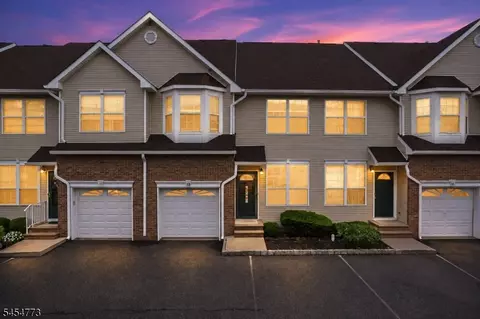 13 Reins Ct, Somerset, NJ 08873