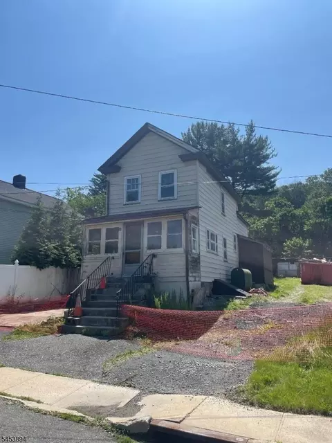 14 Green St, Oxford, NJ 07863