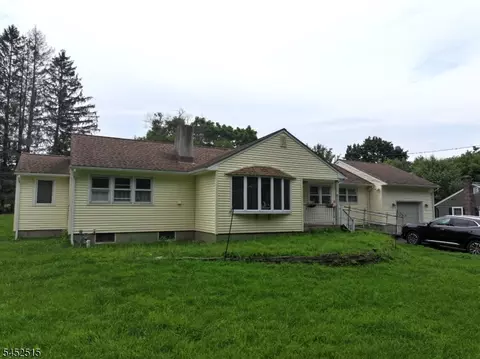 16 Lloyd Ave, Branchville, NJ 07826