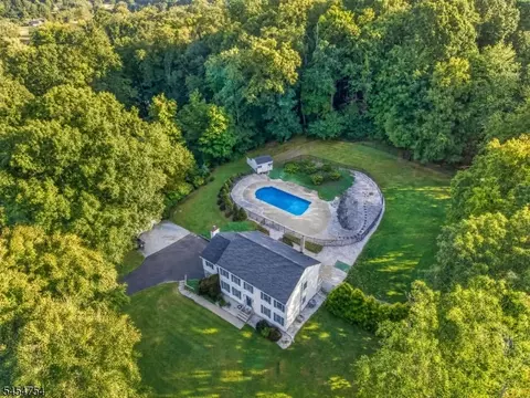 7 Ike Williams Rd, Newton, NJ 07860