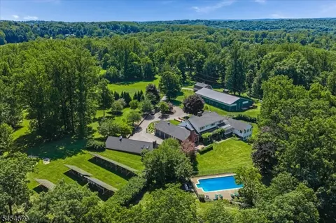 123 Lake Rd, Far Hills, NJ 07931