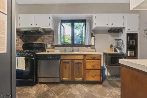 Kitchen - 150 Barbara Dr, North Plainfield, NJ 07062 photo 1 of 1