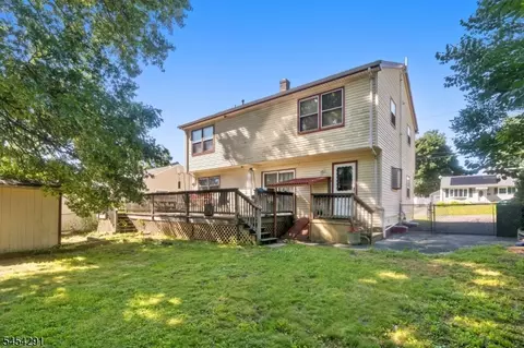 Exterior - 150 Barbara Dr, North Plainfield, NJ 07062 photo 3 of 10