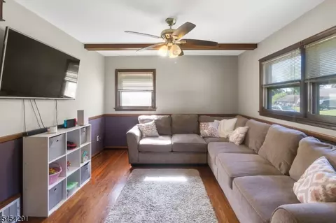 Living - 150 Barbara Dr, North Plainfield, NJ 07062 photo 2 of 4